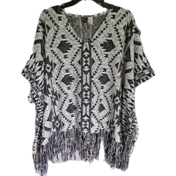 H&M Divided Grey Aztec Boho Komono style fringed poncho size Medium - Picture 1 of 6